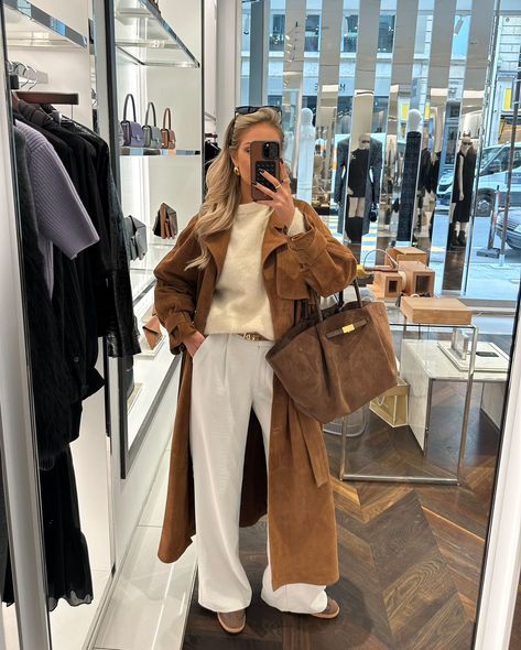 The suede obsession is real 🧸 I’ll link the outfit on my stories Trench - @johnlewis Trousers - @abercrombie Knit - @hm Trainers - @adidasuk Bag - @demellierlondon Belt - @amazonfashioneu Suede Bag Outfit, Abroad Fashion, Zara Coat, Cozy Winter Outfits, Autumn Fits, Winter Outfit Inspiration, Fall Fits, Winter Fits, Pinterest Outfits