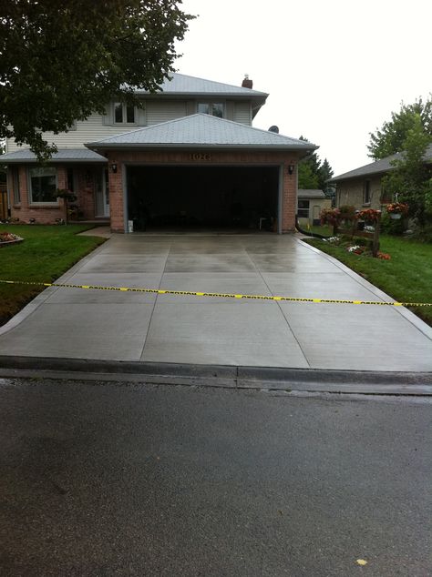 Modern Driveway Ideas Concrete, Driveway Ideas Concrete, Modern Driveway Ideas, Modern Driveway, Outdoor Stair Railing, Driveway Ideas, Travertine Pavers, Concrete Patio Designs, Driveway Design