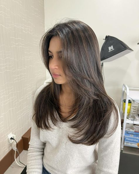 alayage highlights without bleaching by Lay @lay______van #brownbalayage #balayage #balayagehighlights #yvrhair #yvrhairstylist #yvrhairsalon #highlightedhair #brunette #brunettebalayage #brunettehair #vancouverhairsalon #vancouverhairstylist #ブリーチなし #ブリーチなしダブルカラー #ブリーチなしカラー #ブリーチなし外国人風 #mushroombrownhair #yvrhairdresser #vancouverhair #vancouverhairdresser #vancouverhairstylist #vancouverhairsalon #vancouverjapanesehairsalon Japanese Hair Salon, Lay Lay, Brown Balayage, Balayage Brunette, Hair Dresser, Balayage Highlights, Brunette Hair, Hair Highlights, Brown Hair