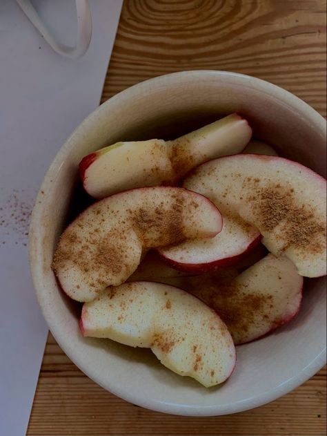 Wl Breakfast, Low Cal Breakfast, Apples With Cinnamon, Healthy Lunch Snacks, Small Food, Healthy Girl, Small Meals, Food Inspo, Low Cal