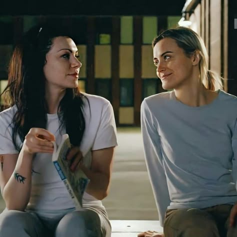 Piper And Alex Oitnb, Alex Vause And Piper Chapman, Nicky Nichols, Piper Chapman, Alex And Piper, Alex Vause, Taylor Schilling, Atomic Blonde, Laura Prepon