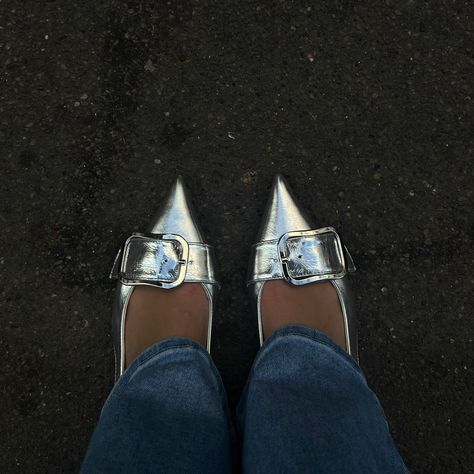 Chrome pointed heels on street Chrome Shoes, Star Girl Aesthetic, Buckle Heels, Heels Vintage, Pointed Flats, Vintage Heels, Pointed Heels, July 4, It Girl