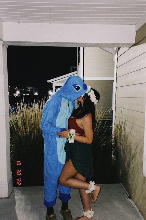 lilo and stitch couples costume i did this year! Halloween Poses, Lilo And Stitch Costume, Costume Couples, Stitch Costume, Couples Stuff, Halloween Post, Couple Costumes, Couples Costume, Lilo Y Stitch