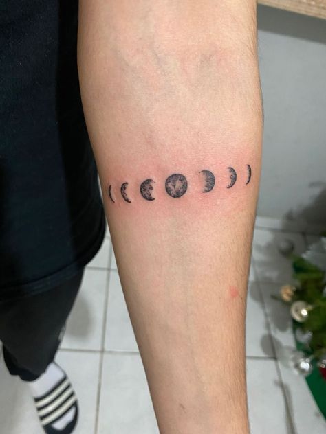 Moon Passes Tattoo, Moon Phases Tattoo Men, Phases Of Life Tattoo, Unique Moon Tattoo Ideas Men, Moon Phase Knee Tattoo, Tattoo Ideas For Men Moon, Moon Tattoo Men Arm, Stages Of Moon Tattoo, Men’s Moon Tattoo