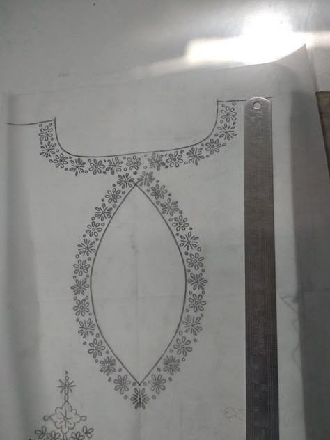 Arri Design Drawing, Aari Back Neck Tracing Designs, Aari Tracing Pattern, Aari Work Motif Design, Aari Neck Design For Tracing, Aari Work Trace Paper Designs For Blouse, Aari Tracing Designs, Tracing Designs For Aari Work, Fancy Embroidery Design