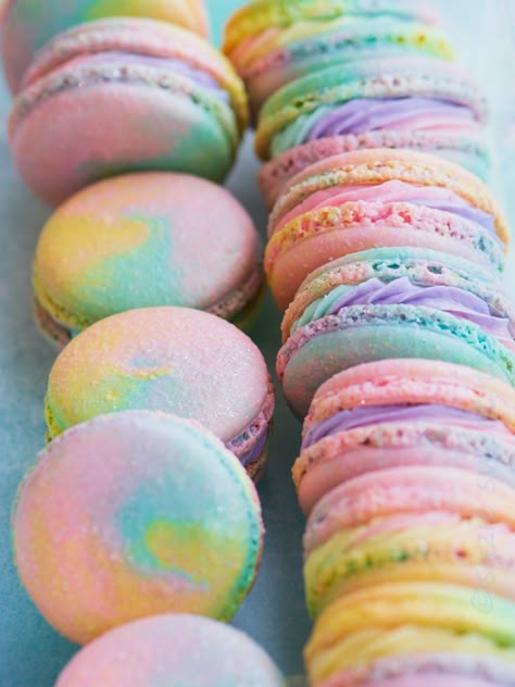 Valentine Macarons - SUZIE SWEET TOOTH Pastel Rainbow Macarons, Pastel Rainbow Desserts, Rainbow Macaroons, Unicorn Macaron, Unicorn Macarons, Pastel Macaroons, Pastel Macarons, Pastel Desserts, Colorful Macarons