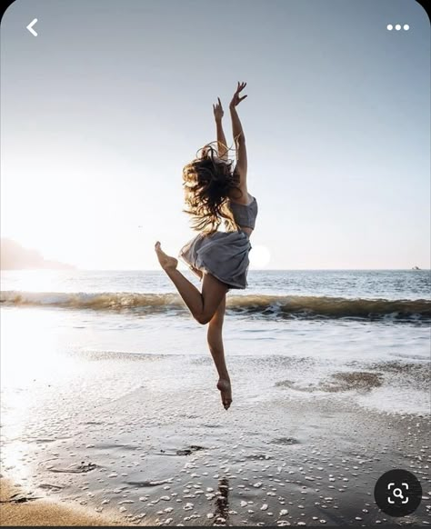 Dance Pictures On The Beach, Dance Poses Outside, Dance Beach Photography, Beach Dance Photos, Dancer Poses Photography, Dancer Senior Pictures, Beach Dance Photography, Dance Photoshoot Poses, Dance Pose Ideas