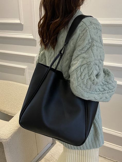 Aesthetic Handbags For College, College Bag For Women, Aesthetic College Bags For Women, Black Big Bag Outfits, College Bag Ideas, College Bag Aesthetic, Big Bag Outfit, Black Bag Aesthetic, Bags For University