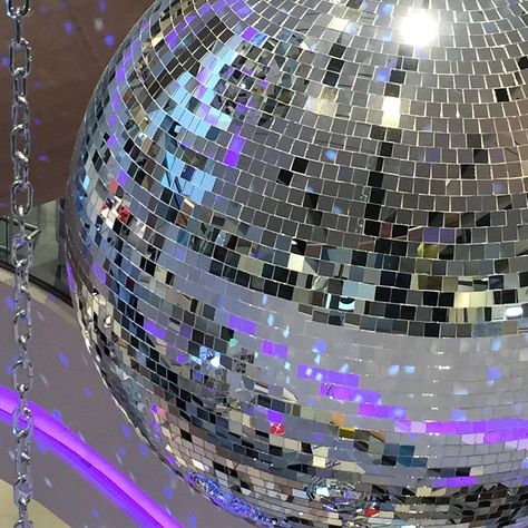 Olivia Rodrigo, Disco Ball, Mirror, White