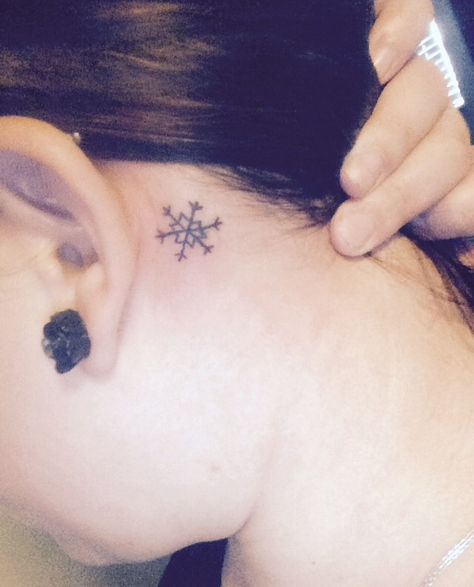 Snow flake (behind left ear 2016) Small Snowflake Tattoo, Snowboarding Tattoo, Snowboard Tattoo, Stretch Mark Tattoo, Snowflake Tattoo, Snow Flake Tattoo, Skin Drawing, Delicate Tattoo, Tree Tattoo