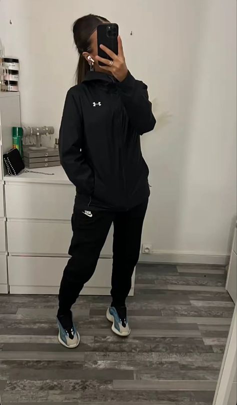 Ootd Sport, Outfit Jogging, Full Black Outfit, Ootd Zara, Jogging Style, Sports Tracksuits, Under Armour Outfits, Street Style Outfits Casual, Outfit Sport