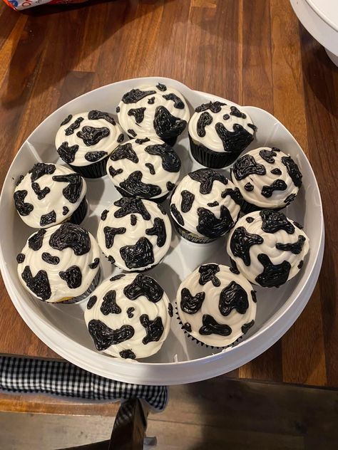 Cow Print Dessert Ideas, Space Cowgirl Birthday Cake, Cow Birthday Dessert, Cow Print Birthday Cupcakes, Space Cowgirl Cupcakes, Cow Cake Birthday Boy, Cow Theme Cupcakes, Western Birthday Cupcakes, Space Cowgirl Cake