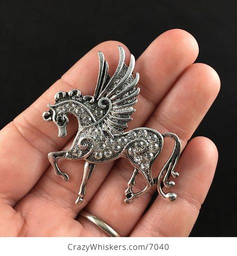 Pegasus Winged Horse and Rhinestone Necklace Jewelry #pScAWpiFJ8c Cute Wings, Horse Ribbons, Hand Beaded Jewelry, Winged Horse, Horse Pendant, Horse Jewelry, Horses Pendant, Malachite Stone, Jewelry Brand