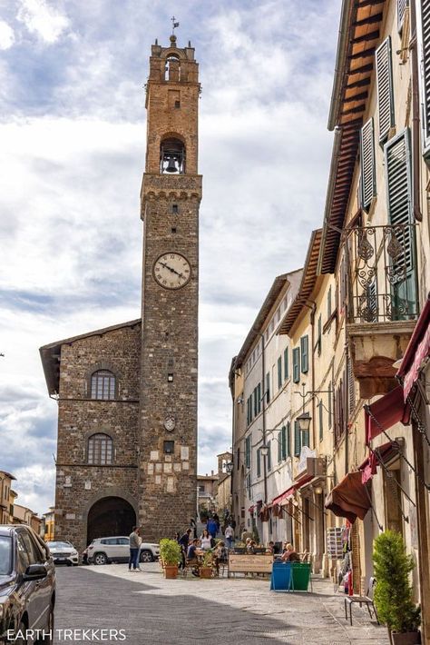 Best things to do in Montalcino, Val d'Orcia, Tuscany, Italy. Plus where to eat, where to stay, and what else to do in the area (Montepulciano, Pienza, and more sights in Val d'Orcia). Italy Wine Tasting, Montepulciano Tuscany, Montalcino Italy, 10 Days In Italy, Brunello Di Montalcino, Val D Orcia, Piazza Del Popolo, Italy Wine, Best Rooftop Bars