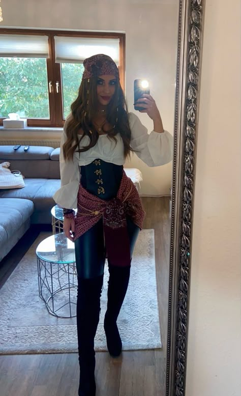 Pirate Costume Women Pants, Couples Pirate Costume Halloween, Pirate Easy Costume, Captain Jack Sparrow Costume Women, Pirate Halloween Costumes Diy, Gaspiralla Outfits Tampa Pirate, Diy Pirate Costume For Women Last Minute, Women’s Pirate Makeup, Couple Halloween Costumes Pirates