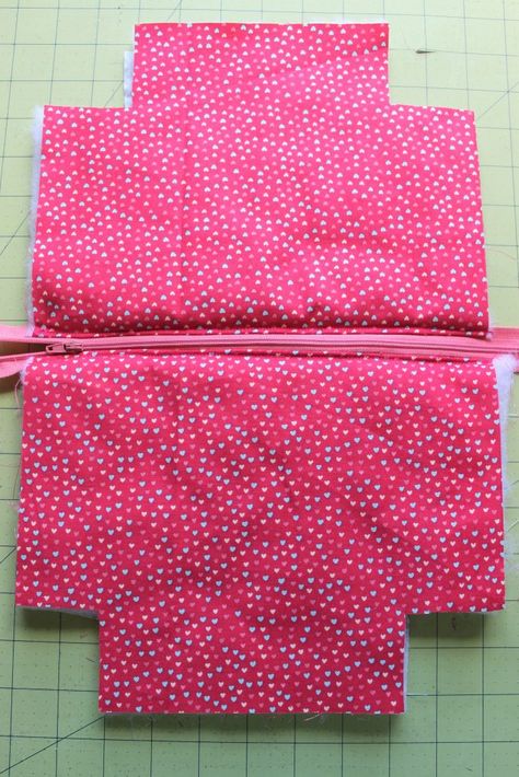 Syprosjekter For Nybegynnere, Projek Menjahit, Zipper Pouch Tutorial, Pouch Tutorial, Beginner Sewing Projects Easy, Leftover Fabric, Bags Tutorial, Sewing Projects For Beginners, Easy Sewing Projects