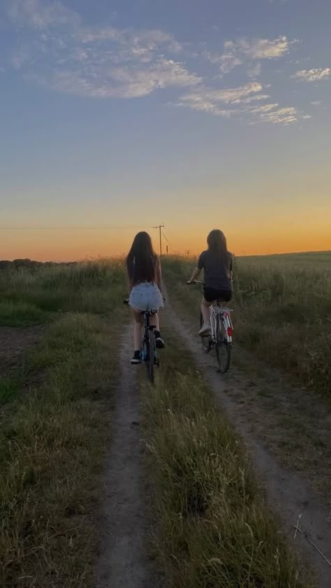 sunset || summer || bike rides || bestfriends Summer Bike Ride Aesthetic, Sunset Bike Ride, Aesthetic Bike Ride, Bike Ride Aesthetic, Christmas Bike, Slasher Summer, Summer Bike Ride, Summer Bike, Friendship Photography