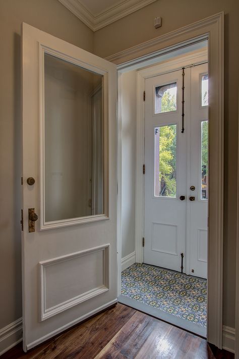 Foyer Tile Ideas, Traditional Entry, Vstupná Hala, Entryway Tile, Display Visual Merchandising, Cement Tile Shop, Double Entry, White Door, Door Entryway