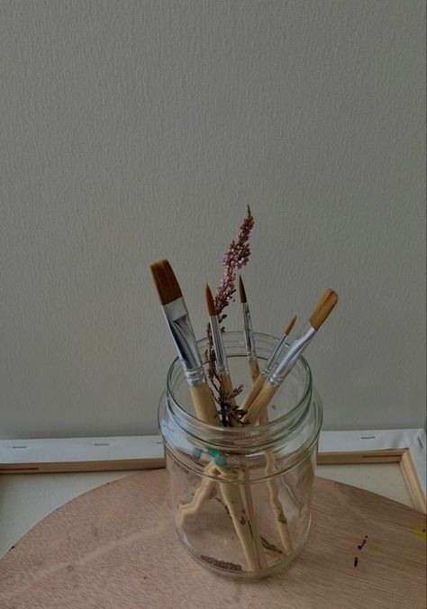 Vintage Paint Brush Aesthetic, Painting Brush Aesthetic, Painting Pallete Aesthetic, Paintbrushes Aesthetic, Paint Pallet Aesthetic, Painter Aestethic, Paintbrush Aesthetic, Paint Brushes Aesthetic, Yiqing Yin