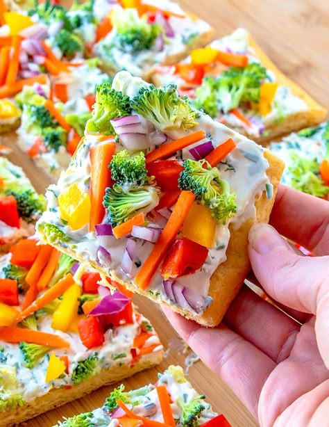 Veggie Pizza Appetizer, Crescent Roll Veggie Pizza, Pillsbury Crescent Recipes, Cold Veggie Pizza, Pizza Appetizer, Veggie Pizza Recipe, Sandwich Cream, Crescent Roll Pizza, Pepper Sandwich