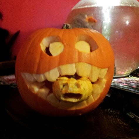 Happy hungry pumpkin Hungry Pumpkin, Pumpkin Ideas, Carving Ideas, Pumpkin Carving, Carving