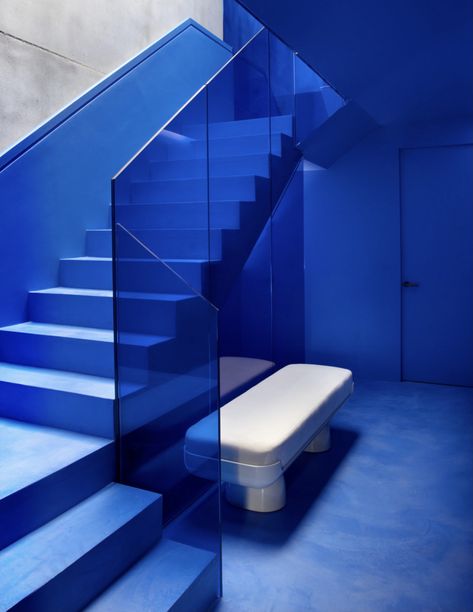 Ultramarine Blue Interior, Bright Blue Interior Design, Cobalt Blue Interior Design, Blue Business Aesthetic, Blue Architecture, Futuristic Interior Design, Blue Interior Design, Blue Backdrop, Interior Design Sketches