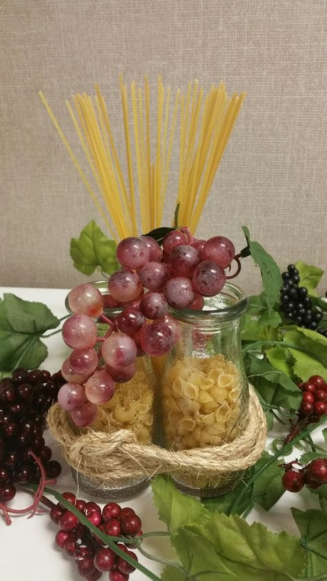 Centerpiece for Italian dinner Italian Festival Decorations, Dinner Party Food Appetizers, Italian Table Decorations, Italian Party Decorations, Italian Dinner Party Decorations, Italian Centerpieces, Dinner Party Appetizers, Italian Themed Parties, Dinner Centerpieces