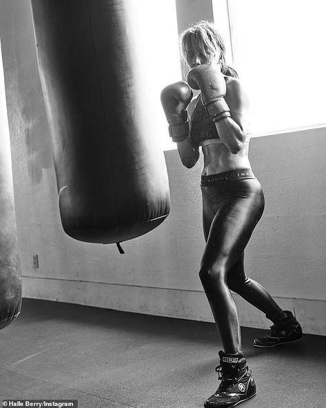 Self Defense Aesthetic, Defense Aesthetic, Karate Quotes, Halle Berry Style, Eastenders Actresses, Boxe Thai, Boxing Girl, Celebrity Workout, Male Fitness Models