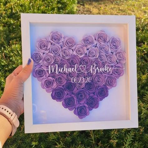 mother's day gifts Heart Shadow Box Ideas, Cricut Flower Box Frame, Rolled Flower Shadow Box Ideas Wedding, Cricut Shadow Box Ideas Wedding Gifts, Wedding Gift Shadow Box Ideas, Shadow Box Roses, Couples Shadow Box Ideas, Rolled Flower Projects, Shadow Box Valentine Ideas