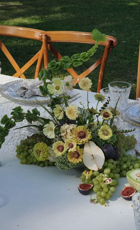 Wedding Ideas 2024, Fruit Centerpieces, Unique Themes, Creative Wedding Ideas, Wedding Table Flowers, Personalized Favors, Wedding Mood Board, Wedding Flower Arrangements, Wedding Tablescapes