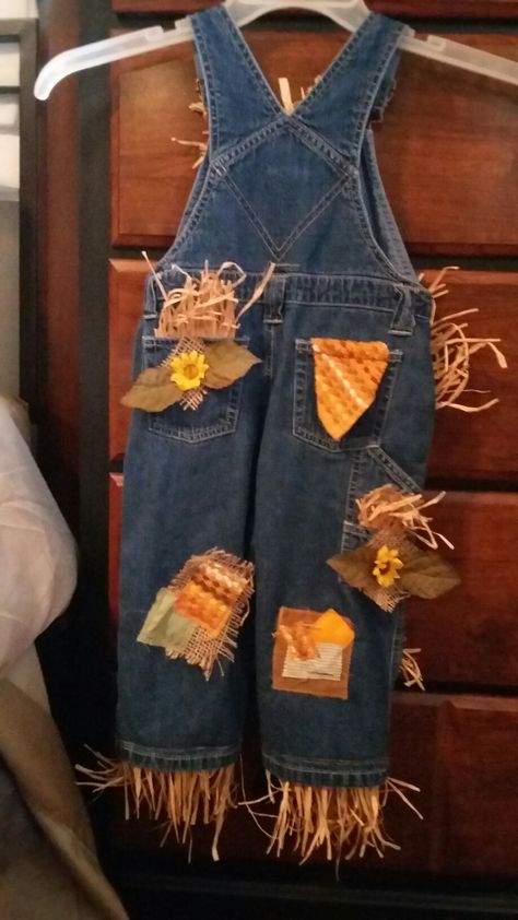 Toddler Scarecrow Costume Girl, Scarecrow Overalls, Scarecrow Costume Kids, Scarecrow Clothes, Homemade Scarecrow Costume, Kids Scarecrow Costume, Scarecrow Costume Women, Tomato Cage Ghost, Scarecrow Halloween Costume