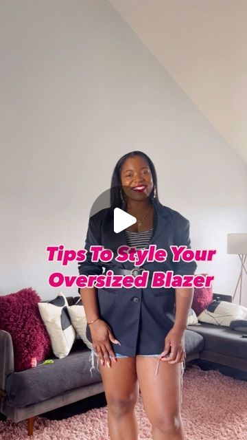 Oversized blazers are a really popular right now but the question is "how to wear an oversized blazer" You'll find some great style hacks to add this piece to your closet or even your capsule wardrobe Blazer Too Big Hack, Oversized Blazer Skirt Outfit, Styling Oversized Blazer, How To Style Oversized Blazer, How To Style A Blazer, Oversized Blazer Outfit Night, Blazer Over Dress Outfits, Oversized Blazer Outfit Work, Blazer Over Dress