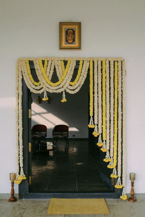 Main Gate Decoration For Wedding, Simple Garland For Engagement, Ghar Pravesh Decoration, Staircase Flower Decoration, Guruji Satsang Flower Decoration, Flower Decoration For Pooja, Pooja Backdrop Decoration, Door Flower Decoration, Entrance Door Decor