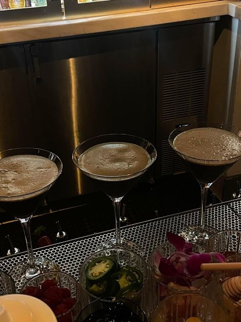 ESPRESSO MARTINI AESTHETIC Martini Aesthetic Vintage, Espresso Martini Aesthetic, Chocolate Espresso Martini, Martini Aesthetic, Chocolate Espresso, Pretty Drinks, Espresso Martini, Getting Drunk, Aesthetic Vintage