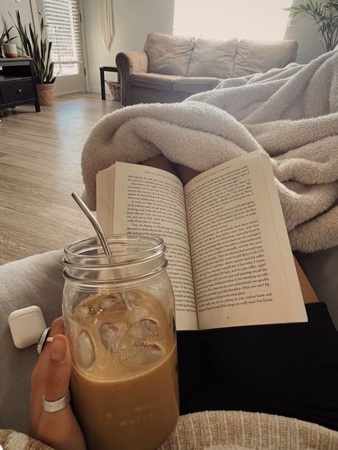 Iced Coffee And Books Aesthetic, Bookstagram Picture Ideas, Coffee At Home Aesthetic, Book Coffee Aesthetic, Book And Coffee Aesthetic, Coffee Book Aesthetic, Coffee And Books Aesthetic, Iced Coffee Mason Jar, Fall Bookstagram