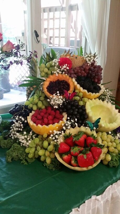 Fruit Platter Ideas Wedding, Wedding Fruit, Meat Tray, Fruit Buffet, Fruit Creations, Fruit Platter Designs, Fruit Decoration, Decorações Com Comidas, Fruit Displays