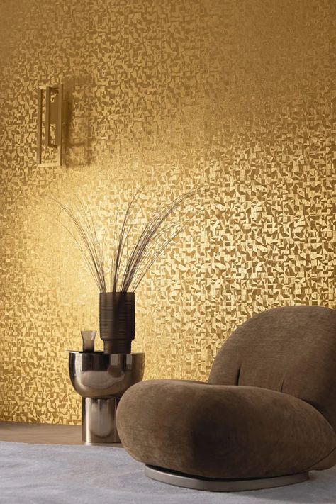 10 Gorgeous Gold Wallpaper Designs for Metallic Walls Gold Textured Wallpaper, Glamorous Wallpaper, Tapete Gold, Golden Wallpaper, Wallpaper Textured, Powder Room Decor, Metallic Gold Color, Gold Color Palettes, Wallpaper Interior