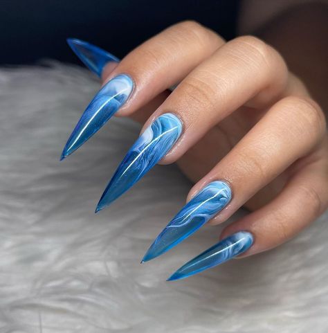 Ombre Nail Colors, Blue Stiletto Nails, Stilleto Nails Designs, Nail Color Ideas, Long Stiletto Nails, Water Nails, Pointy Nails, Ombre Nail, Ombre Acrylic Nails