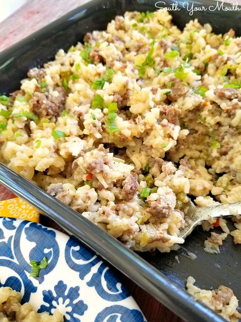 Hamburger & Rice Casserole Hamburger Rice Hotdish, Hamburger And Rice Recipes, Hamburger Rice Casserole, Sausage And Rice Casserole, Hamburger Rice, Easy Baked Pork Chops, Sausage Rice, Southern Plate, Casserole Easy