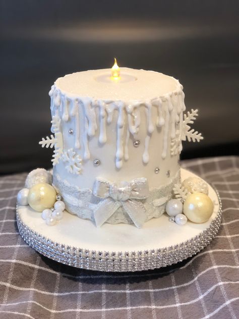 Lovely cake idea sadly you can’t see all the sparkle in the picture but great job my lovely Christmas Candle Cake, Candle Theme, Creative Cake Decorating, Cake Fondant, Christmas Tree Cake, Christmas Cakes, Tree Cakes, Christmas Lanterns, Candle Cake