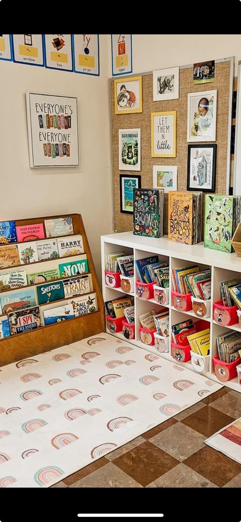 Reading Area In Classroom, Elementary Classroom Reading Corner, Reading Corner Classroom Preschool, Reading Area Classroom, Kindergarten Classroom Library, Elementary Classroom Library, Kindergarten Reading Corner, Tiny Classroom, Classroom Bookshelf