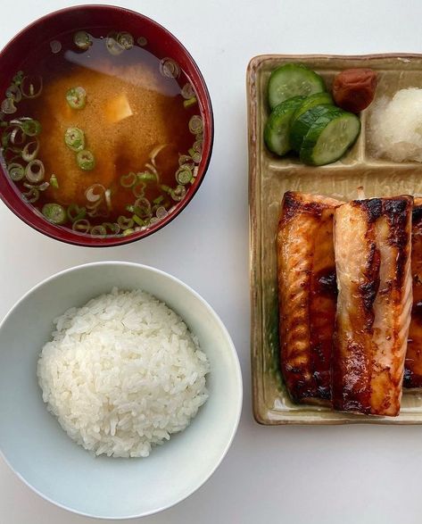 Traditional Japanese Breakfast, Soup Asian, Japanese Breakfast, Food Rice, Rice Chicken, Läcker Mat, Healthy Food Motivation, Food Is Fuel, Food Obsession