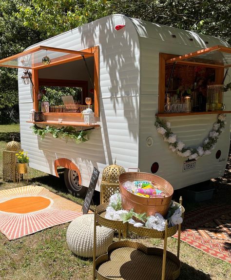 Mobile Camper Bar, Cocktail Trailer, Mobile Juice Bar, Mobile Bar Ideas, Lemonade Truck, Tea Truck, Bar Pop Up, Homemade Mobile, Casita Trailer