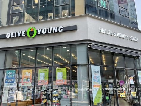 Olive Young Store, Olive Young Korea, Korean City, Seoul Trip, Korea Shopping, Seoul Korea Travel, Korea Trip, Living In Korea, Aesthetic Ig