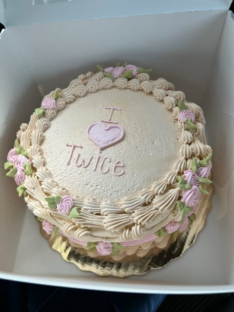 Twice Cake Ideas, Kpop Cakes Ideas, Turning 20 Twice Party, Twice Cake Design, Twice Cake Design Kpop, Twice Birthday Cake, Kpop Cake Ideas, Kpop Birthday Cake, Kpop Cake