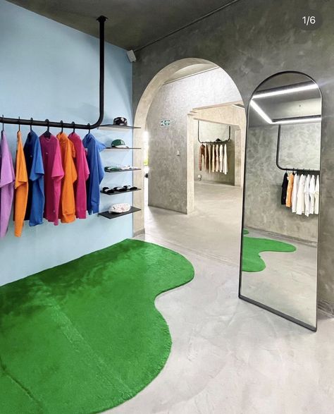 Clothing Store Interior Design Ideas, Industrial Retail Store Design, Small Clothing Store Interior, Clothing Shop Interiors, Small Shop Interior, Retail Store Interior Design, Clothing Store Interior, Retail Space Design, Clothing Store Design