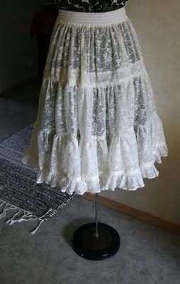 Kitten: From curtain to petticoat Lace Accessories Diy, Old Lace Curtains, Diy Petticoat, Diy Lace Skirt, Curtain Skirt, Revamp Clothes, Make A Skirt, Lace Curtain, Upcycled Clothes