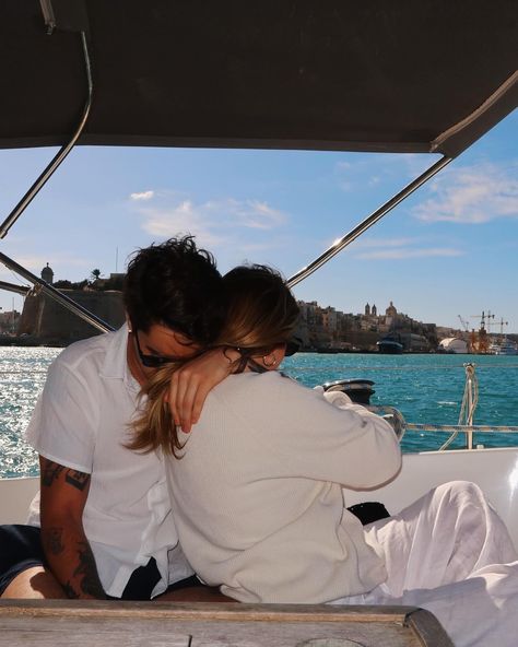 couple beach boat aesthetic Couple On Boat, Couple Boat, Pinterest Boys, Boat Photos, Boat Aesthetic, Couples Money, Yacht Aesthetic, Yatch Boat, Boyfriend Aesthetic