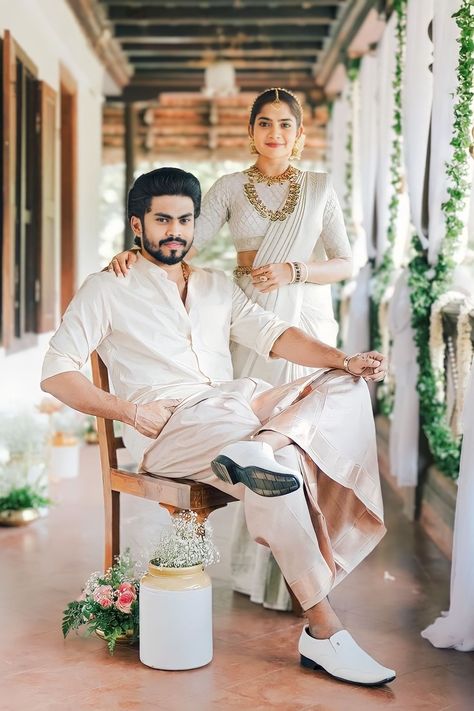 Funny Wedding Poses, Engagement Portraits Poses, Wedding Matching Outfits, Marriage Poses, Couple Photo Ideas, Indian Wedding Poses, Pre Wedding Photoshoot Outfit, Engagement Photography Poses, Indian Wedding Photography Couples