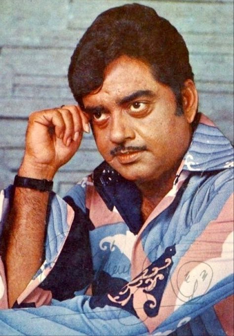 Bollywood Villains, Hero Bollywood, Shatrughan Sinha, Sanjeev Kumar, Old Film Stars, Fashion 1980s, Indian Movie, Retro Bollywood, Latest Funny Videos